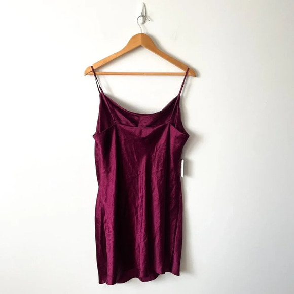 Aritzia Babaton Model Satin Cowl Neck Mini Dress NWT Grapevine Purple Burgundy - Picture 5 of 9